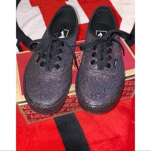❌⭕️❌⭕️black glitter vans.